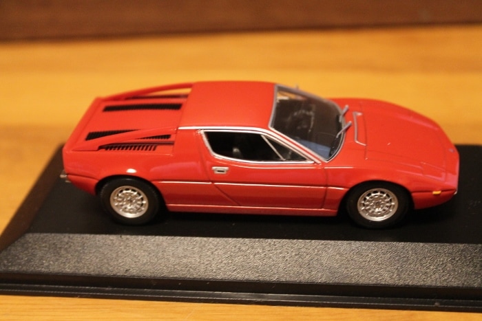 MINICHAMPS 1/43 マセラティ ビトゥルボ スパイダー 1986 赤