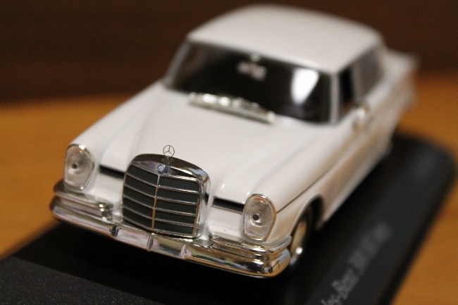 1/43 メルセデス ベンツ 300 SE lang 1965 ホワイト 1/43