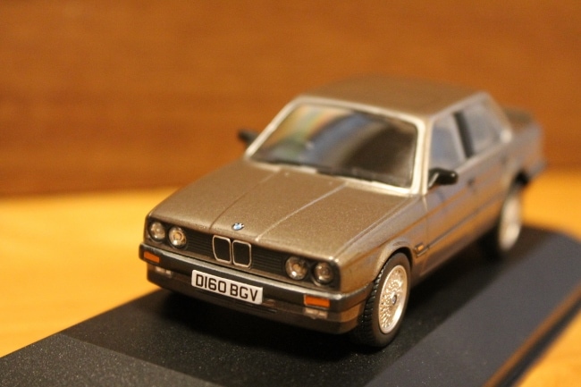  1/43 BMW E30 saloon 325i ١ VA13800