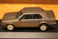 コーギー 1/43 BMW E30 saloon 325i ベージュ VA13800|BMW|ミニカー その2
