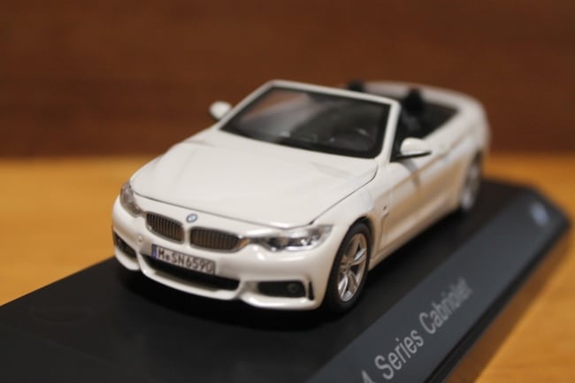 �ǥ����顼���� 1/43 BMW 4���꡼�� ���֥ꥪ��ʣ�33�� �ۥ磻�� 80422336867
