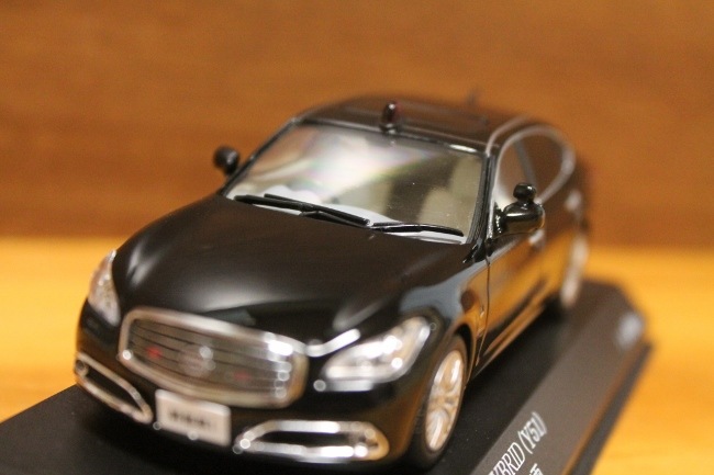 警察本部 幹部指揮車両 日産 シーマ ミニカー レイズ 1/43
