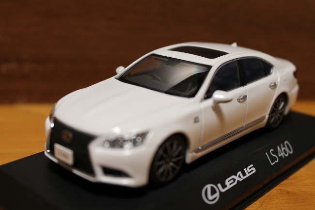 ����1/43 �쥯���� LS460 FSPORT �ۥ磻�� 03659W