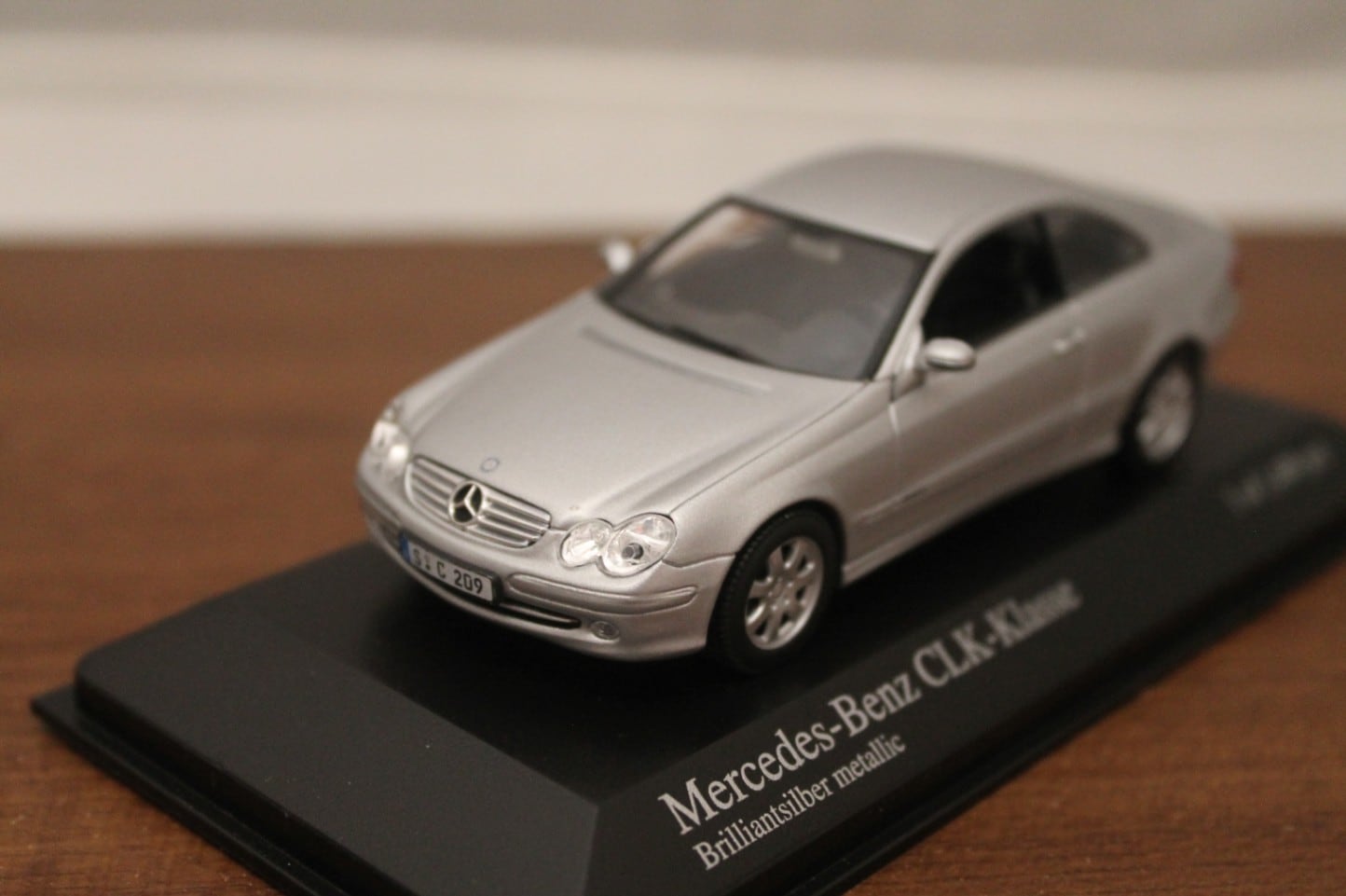 MINICHAMPS Mercedes 400 E IV 1992 - メルカリ