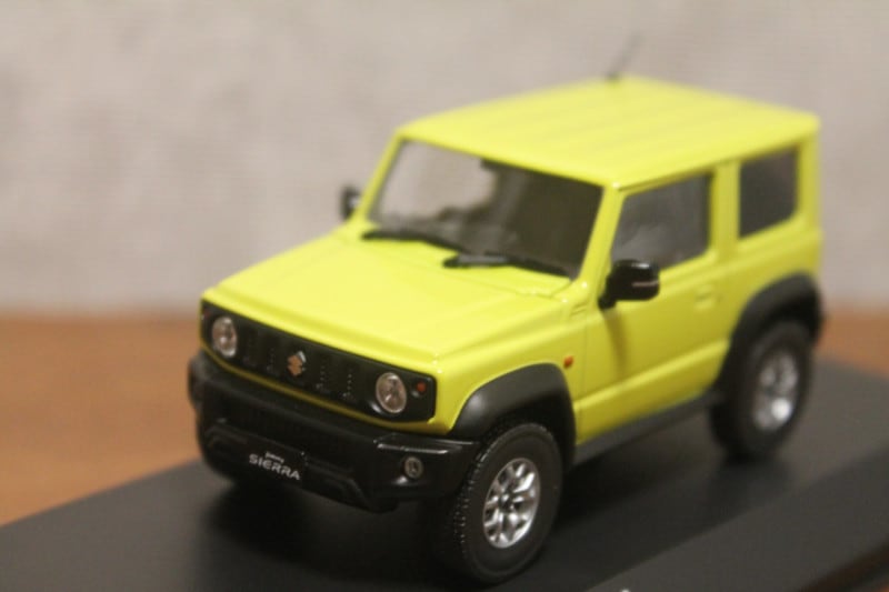 おまけ2個 SUZUKI ジムニー シエラ イエロー 1/43ミニカー おまけ2個 SUZUKI ジムニー シエラ イエロー 1/43ミニカー