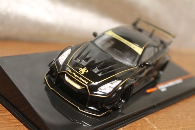 ������1/43��LB�����륨�åȥ������JPS��35GT-RR��2019���֥�å���MOC330