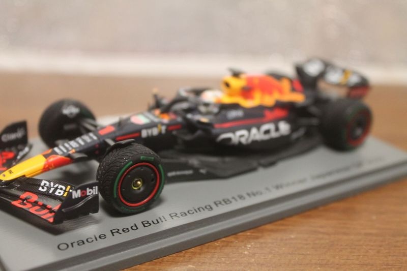 ���ѡ���1/43�����饯�롡��åɥ֥�졼���󥰡�RB18����1��2022����GP��S8551