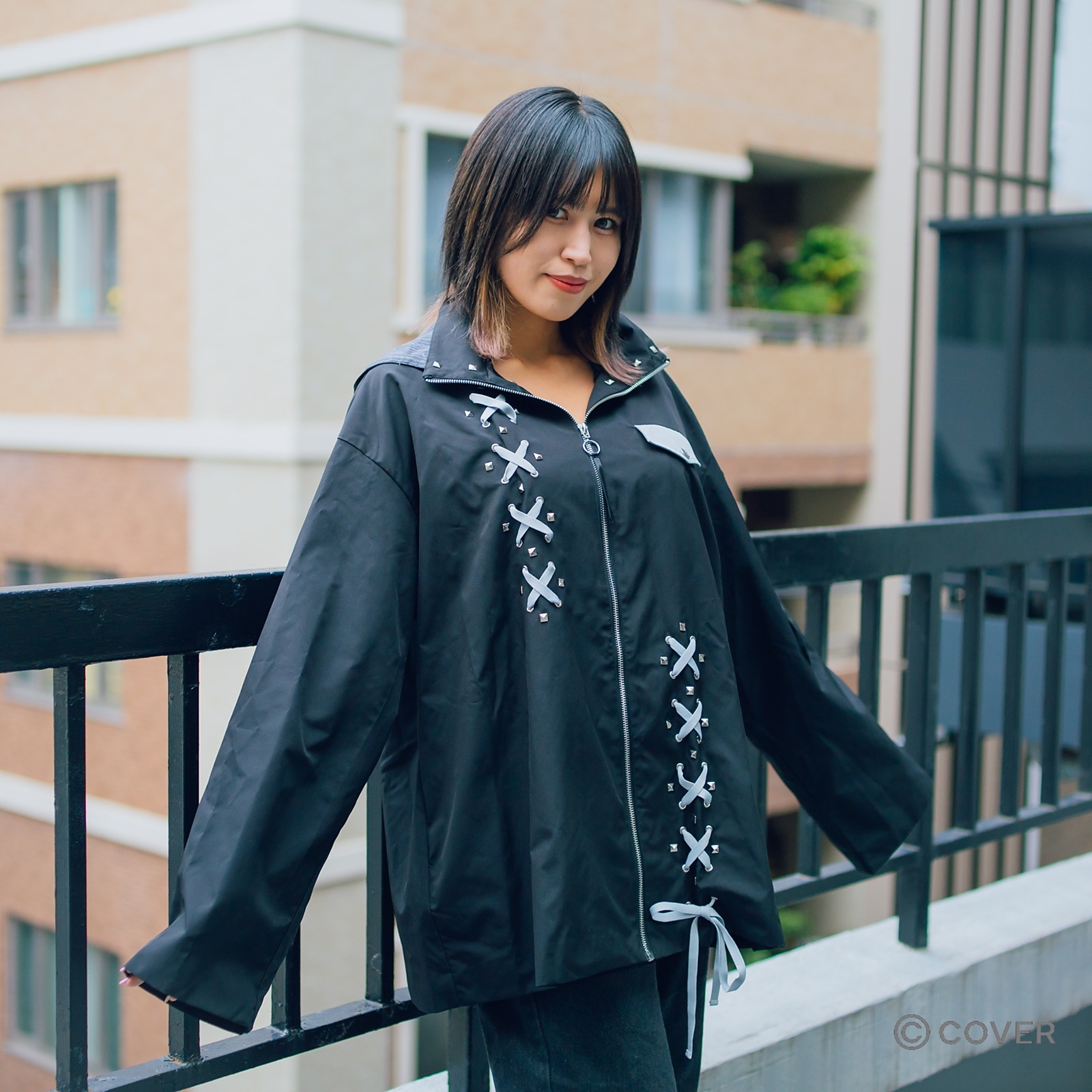 Designed by Axel Syrios.��AxelSyrios jacket��Bonus: Includes a postcard