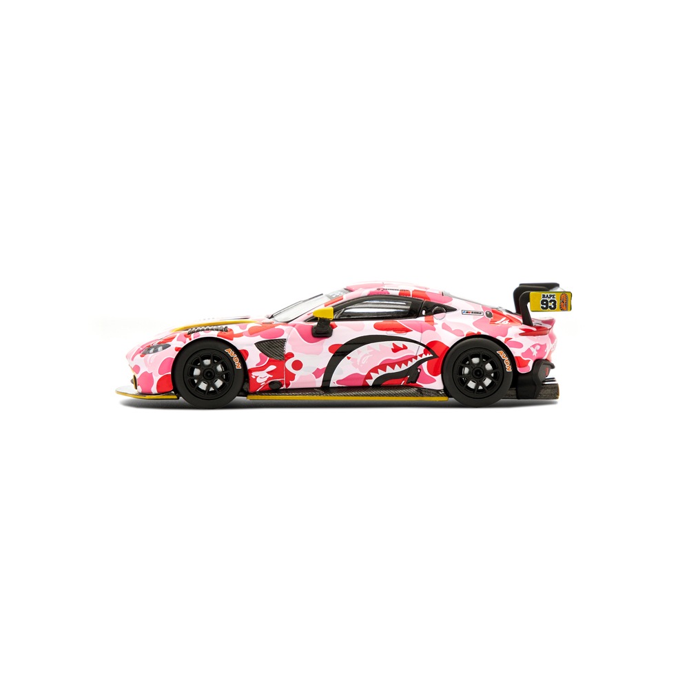 1/64 BAPE® X ASTON MARTIN GT3 1/64 MODEL CAR - PINK | Aston Martin