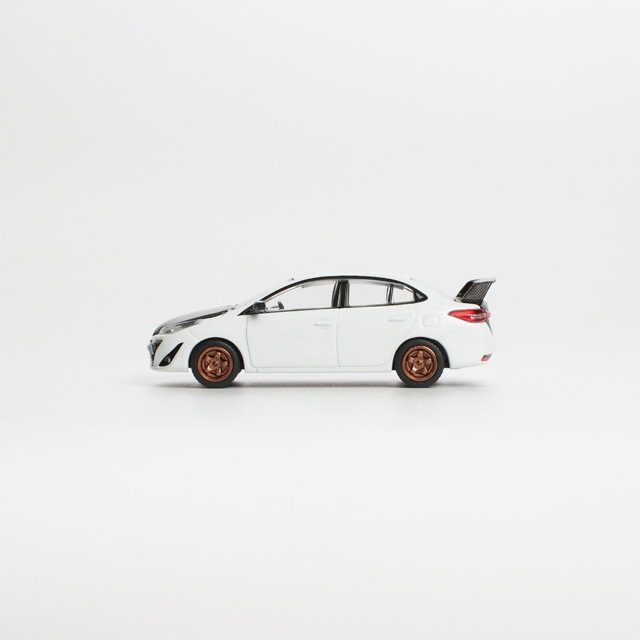 1/64 Toyota GR Vios - White トヨタ GRヴィオス ホワイト | 1:64
