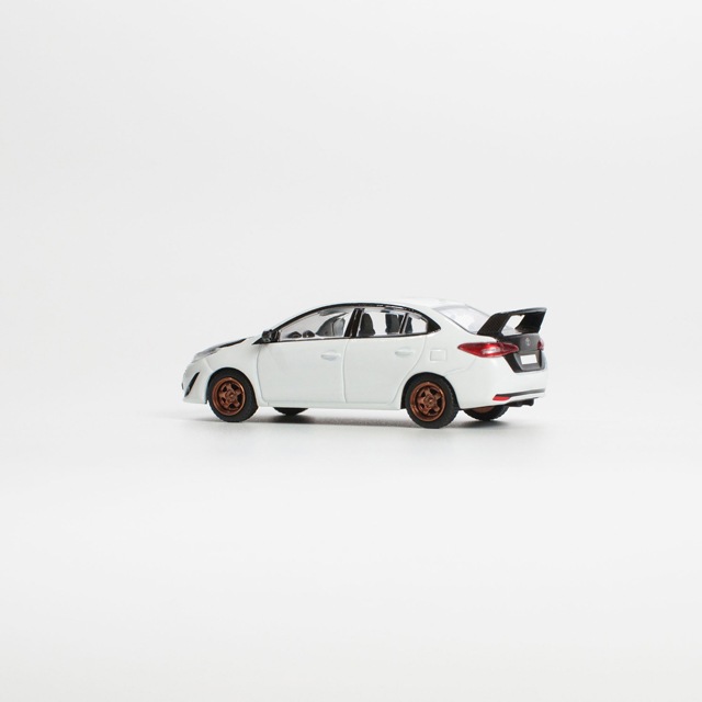 1/64 Toyota GR Vios - White トヨタ GRヴィオス ホワイト | 1:64