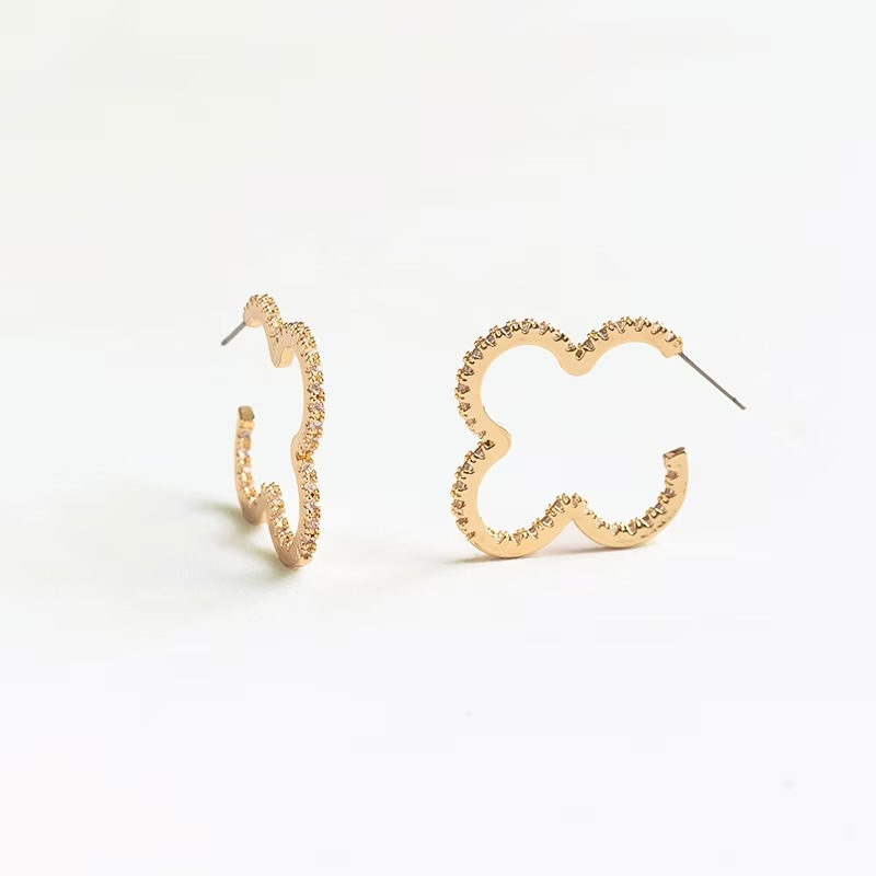 clover hoop pierce (gold) | ALL ITEM | sheriche（シェリッシュ）