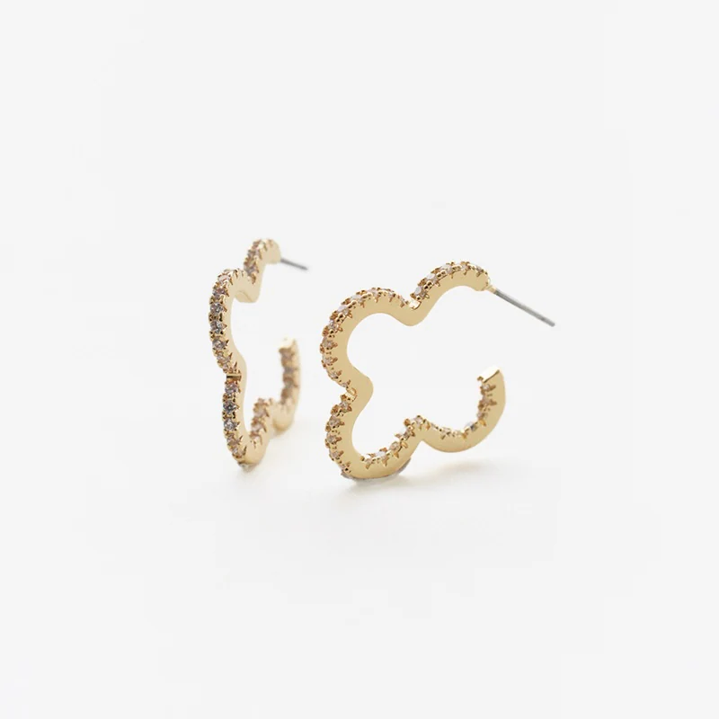 新品未使用 シェリッシュ　Sheriche クローバーフープピアス　gold pierce | sheriche（シェリッシュ）