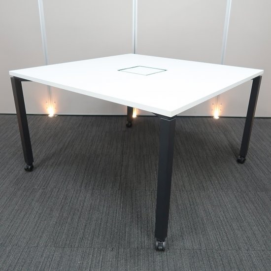 【オフィスデスク＆テーブル兼用】【オフィスデスク】【事務机】【テーブル】<br>中古オフィス家具<br>■コクヨ／ワークフィット（ホワイト天板＆ブラック脚）