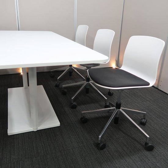 【会議テーブル+チェア⑥脚セット】<br>【応接】【会議】【ミーティング】【デスク代わり】等に。中古オフィス家具<br>■コクヨ／リージョン + ウチダ／リッコ