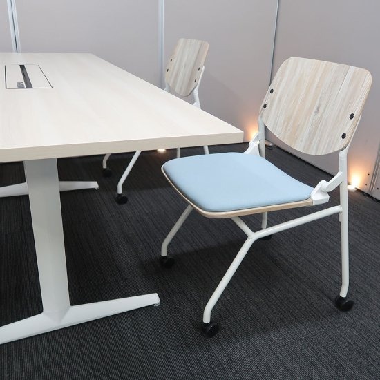 【会議テーブル+チェア④脚セット】<br>【応接】【会議】【ミーティング】【デスク代わり】等に。中古オフィス家具<br>■オカムラ／ブレスタ + ライブス