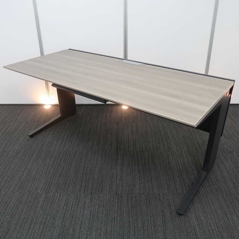 【オフィスデスク】【事務机】【平机】<br>中古オフィス家具<br>■オカムラ／プロユニット　※プライズウッドミディアム色