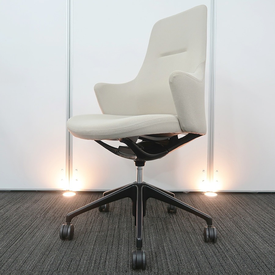 【オフィスチェア】中古オフィス家具<br>■オカムラ／ライブス（ワークチェア・ハイバック）※ベージュ色