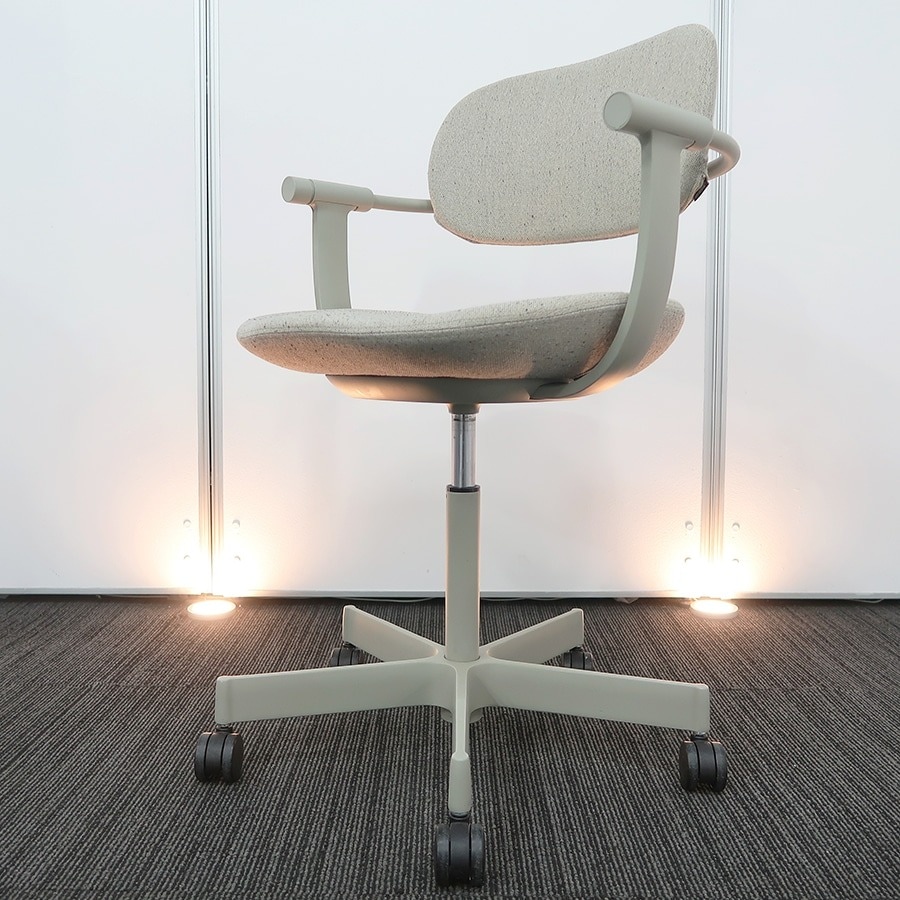 【オフィスチェア】【デザイナーズチェア】中古オフィス家具<br>■イトーキ／バーテブラ 03　※エクリュベージュ色