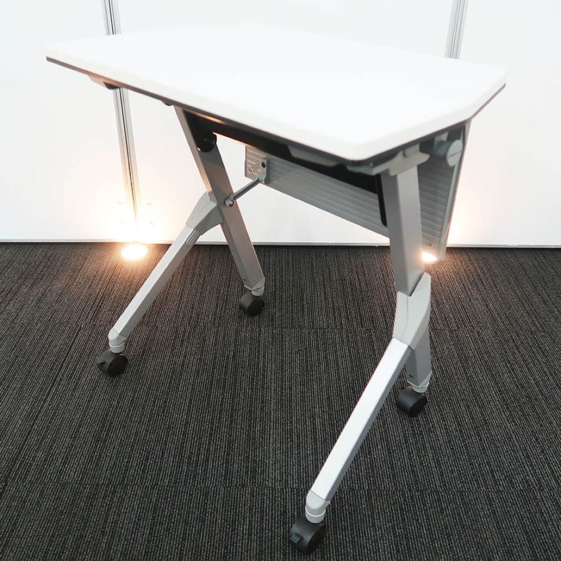 フィエリーアクト オカムラ 折りたたみデスク（スタックテーブル）中古 3705