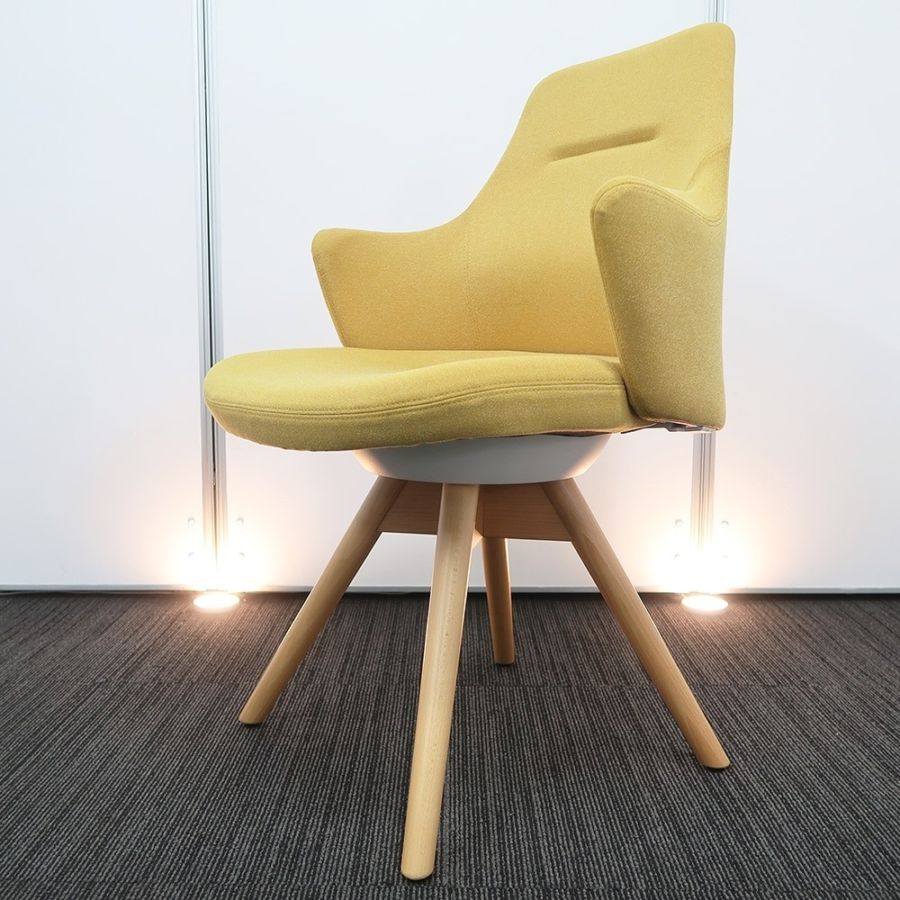 【オフィスチェア】中古オフィス家具<br>■オカムラ／ライブス（木脚・ローバック）※イエロー色