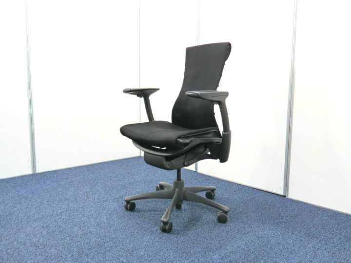 中古オフィス家具 ハーマンミラー／エンボディチェア　グラファイトカラーベース