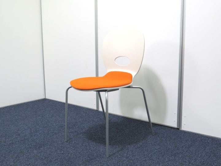 【中古】オルノ イトーキ スタッキングチェア オレンジ 中古 P3980