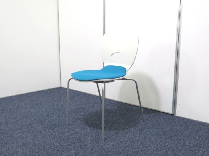 【中古】オルノ イトーキ スタッキングチェア ブルー 中古 P3983 