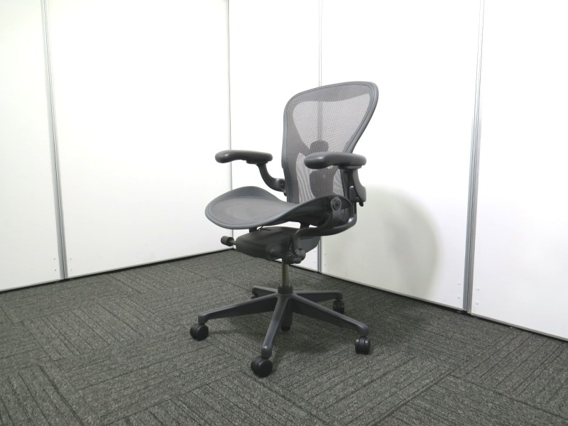 【中古】アーロンチェア ハーマンミラー リマスタード ダークカーボンベース Bサイズ 中古 S4016