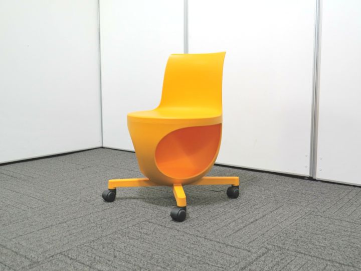 【中古】e-chair(イーチェア) オカムラ ミーティング・多目的チェア オレンジ 中古 R4040