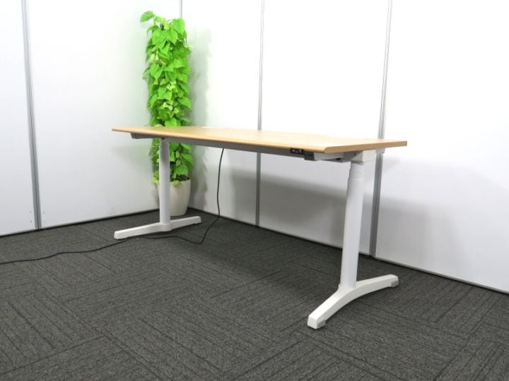 トイロ イトーキ 電動昇降デスク W1550 スイッチタイプ JZDP-167H-98W9 中古 Y4161