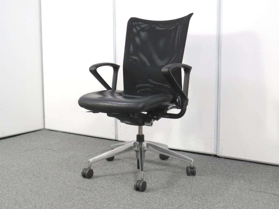 【中古】プラオアルファチェア イトーキ ランバーサポート ループ肘 座本革 中古オフィス家具 S5016