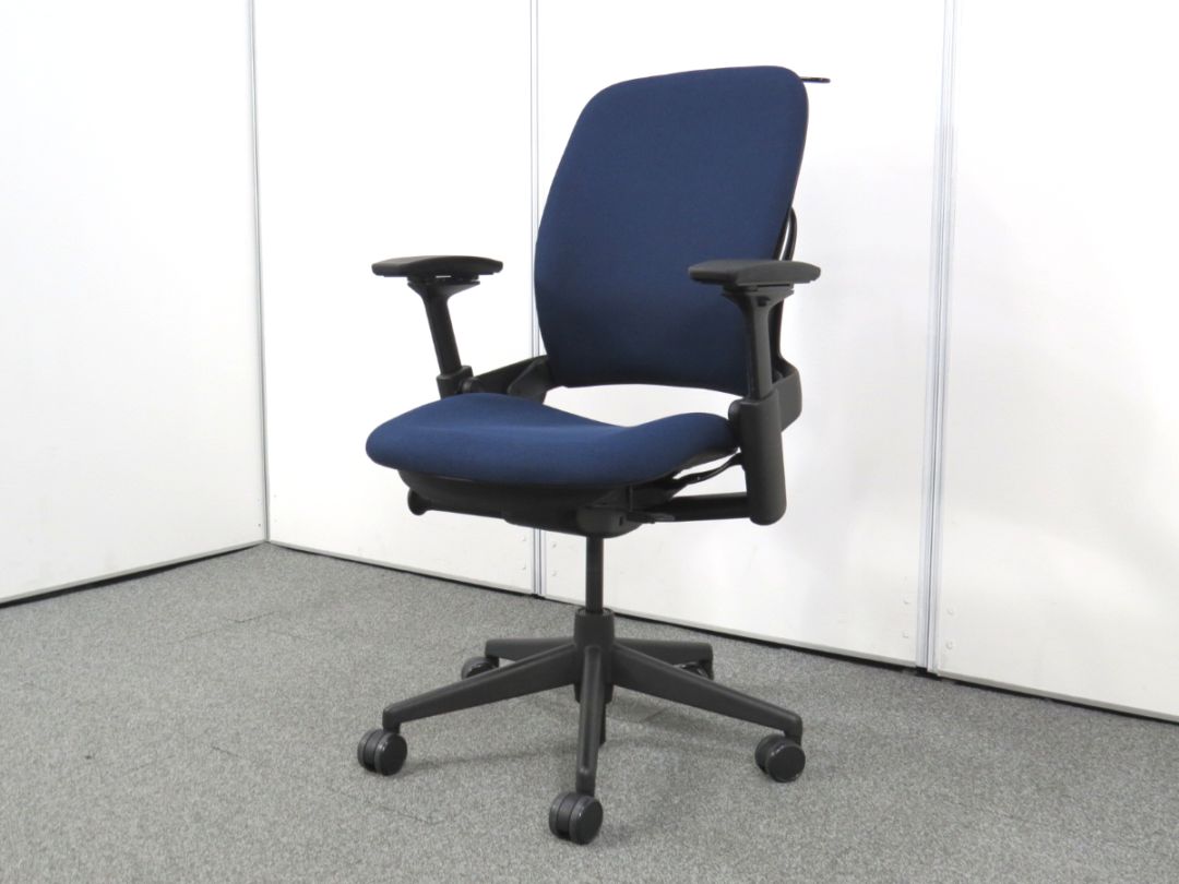 【中古】リープチェアV2 スチールケース USモデル 肘パッド新品 可動肘 ハンガー付 中古オフィス家具 R5097