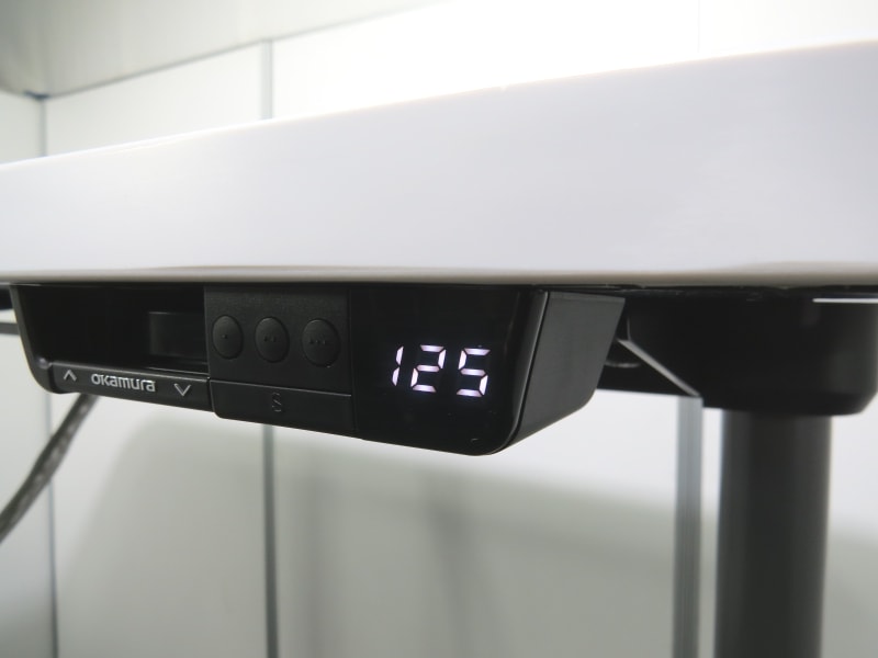 ［金曜日まで］オカムラ製電動昇降デスク（デスクのみ） Amazon | オカムラ スイフトライト 電動昇降デスク
