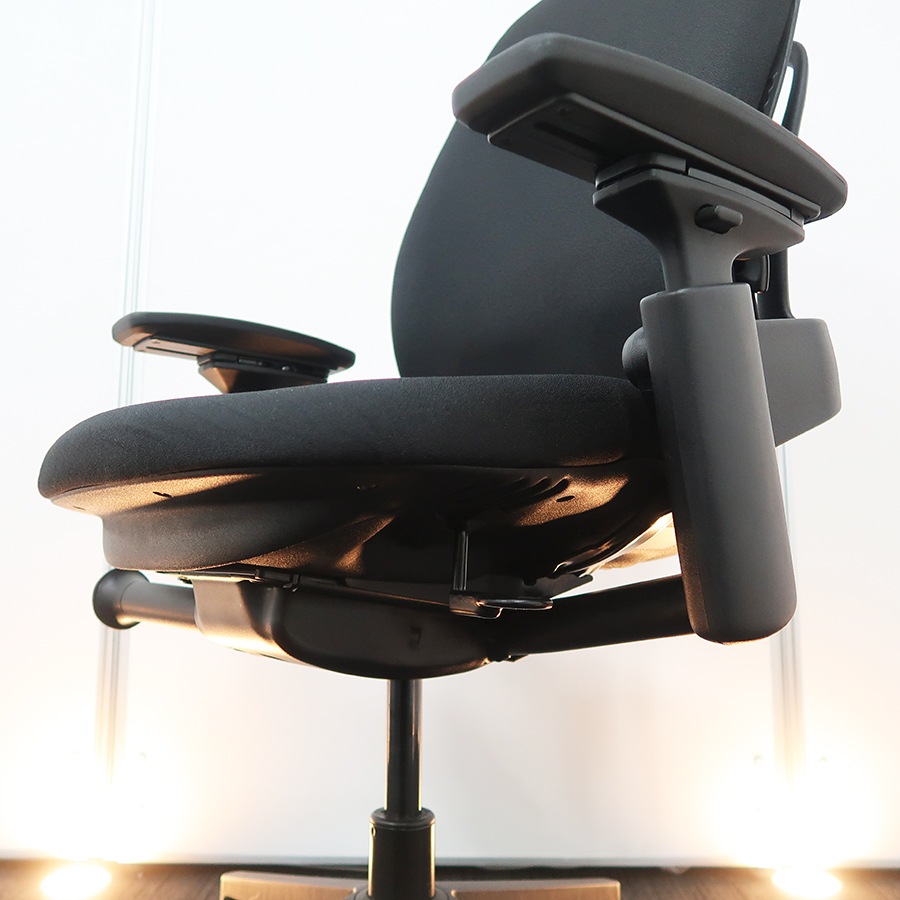 高品質でお買い得。中古オフィス家具【チェア（イス）】Steelcase