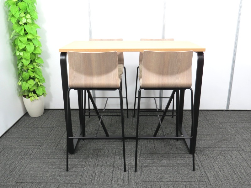 ハイテーブル＋ハイチェア オカムラスイープ4脚セット 中古オフィス家具