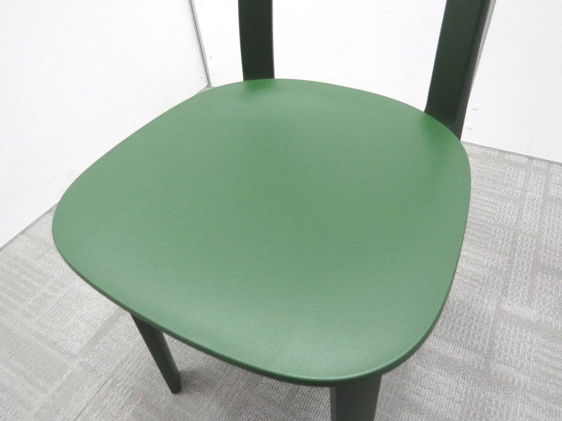 オールプラスチックチェア ヴィトラ(Vitra) ジャスパー