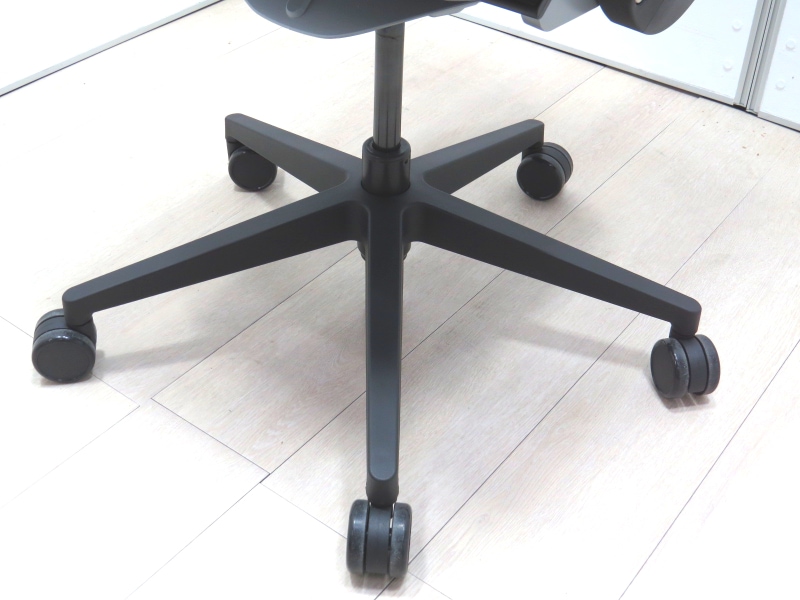 高品質でお買い得。中古オフィス家具 スチールケース/シンク2