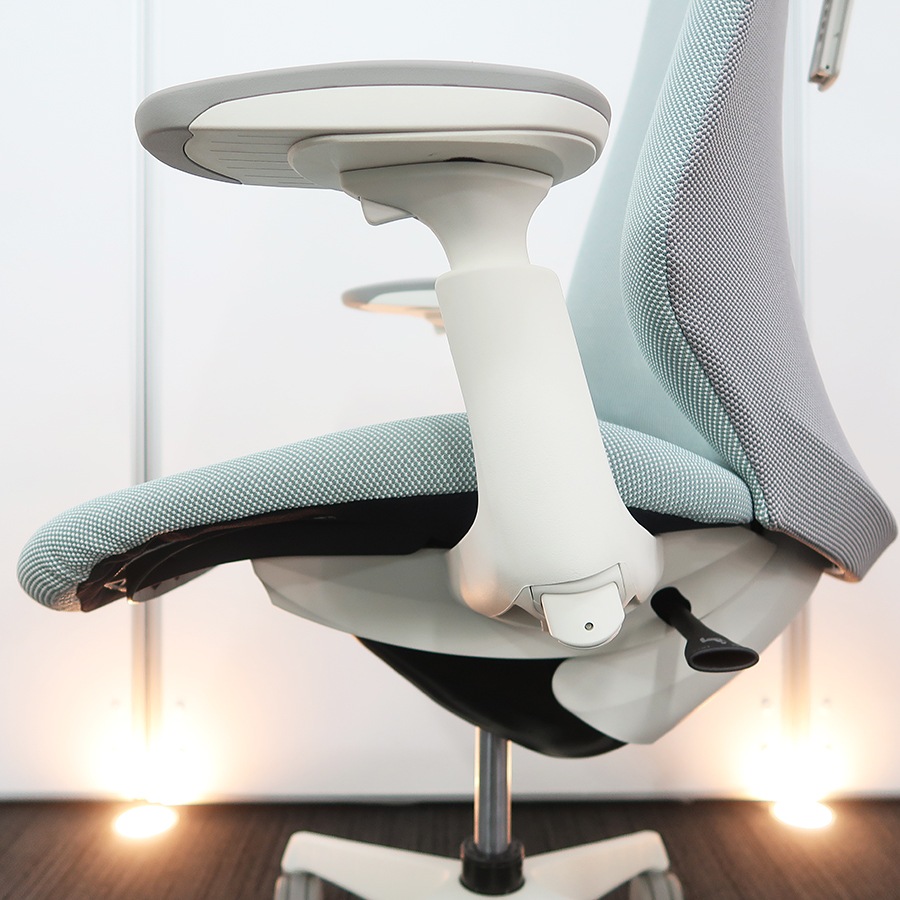 高品質でお買い得。中古オフィス家具【チェア（イス）】オカムラ