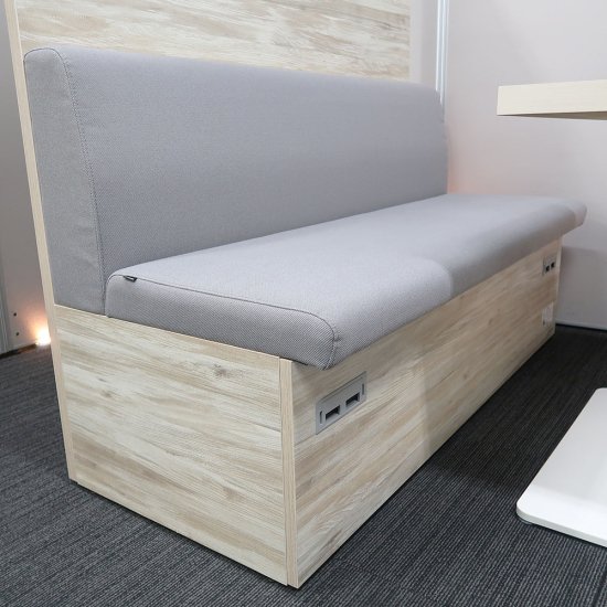 オカムラ　ブレスタ（ソファベンチ） スタンダード（木製バックパネル付き）ボックス脚（収納有）本体：セージ オカムラ ブレスタ（ソファベンチ） スタンダード（木製バックパネル