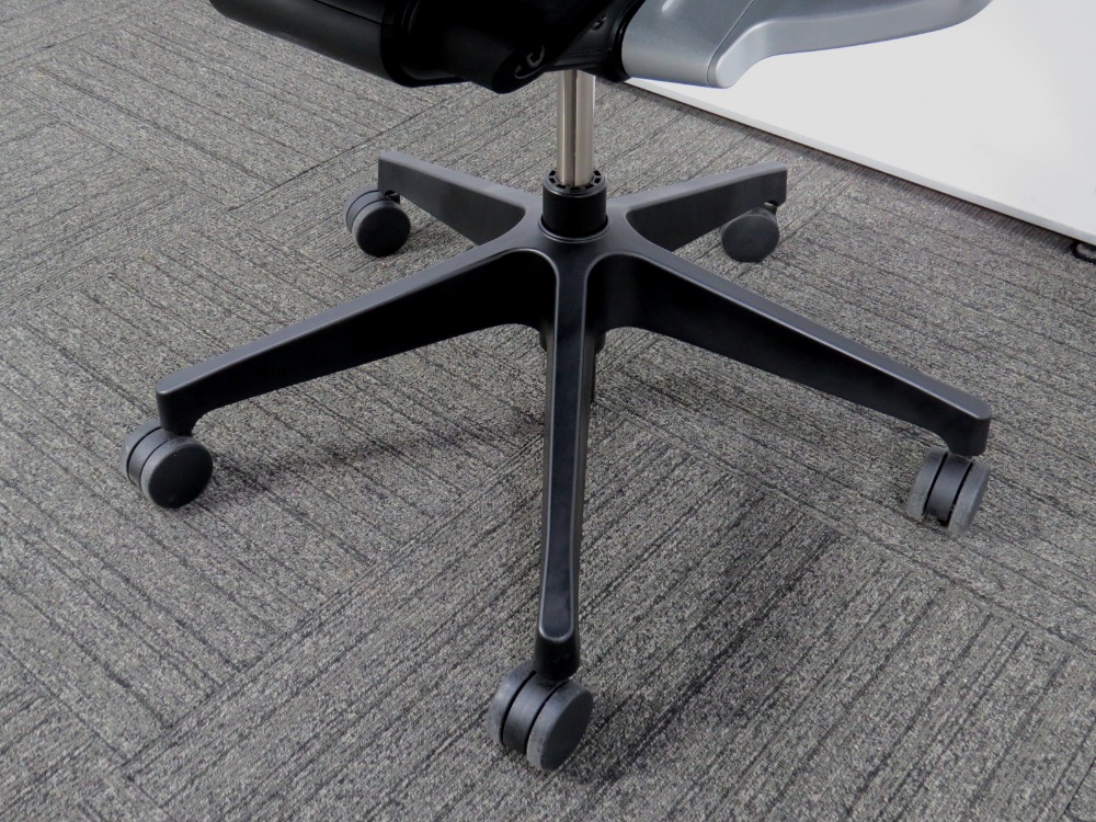 中古】スピーナチェア イトーキ エラストマーバック 可動肘 KE757GP