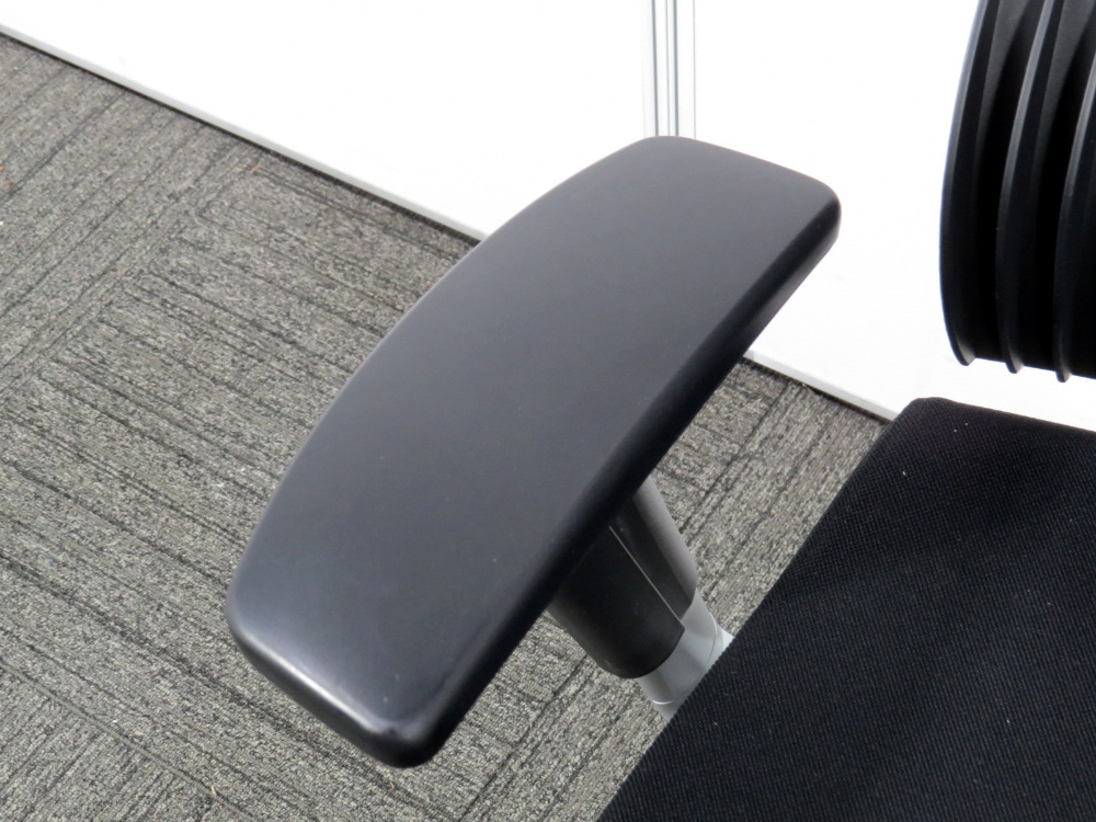 中古】スピーナチェア イトーキ エラストマーバック 可動肘 KE757GP