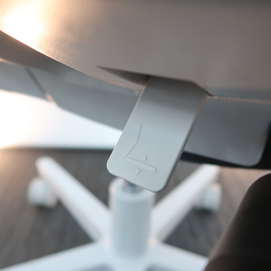 bg コクヨ モネット 2022年製 C03S-3-1K1 背クッション 中古品 bg