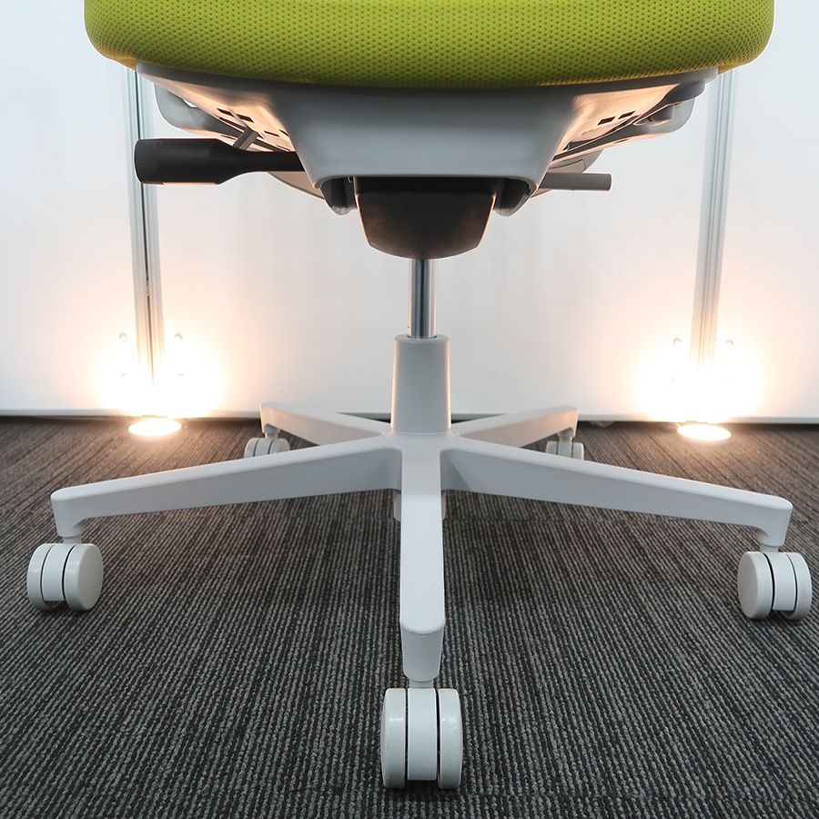 bg　コクヨ　モネット　2022年製　C03S-3-1K1　背クッション　中古品 Monet モネット／背クッションタイプ／L型肘／ブラック脚／本体