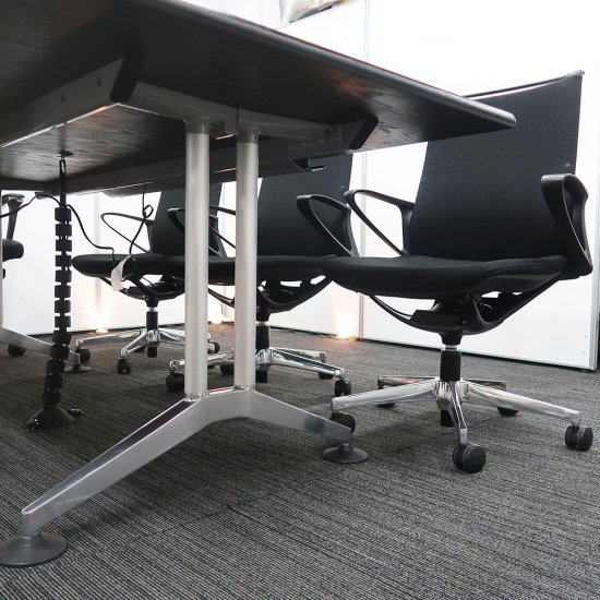 高品質でお買い得。中古オフィス家具【会議テーブル】＋【チェア