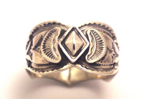 ナバホリング　サンシャイン・リーブス作　《ダイヤコンチョ/スタンプワーク》　29号