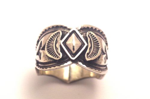 ナバホリング サンシャイン・リーブス作 《ダイヤコンチョ/スタンプワーク》 20号