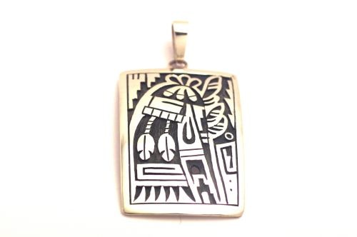 ホピペンダント クリフトン・モワ作 《ロングヘアカチナ》