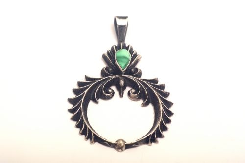 ナバホペンダント フロイド・パーカスト作 《NEWサンダーバード/ロイストン》