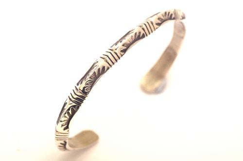 GENEVA RAMONE作 SILVER BANGLE ナバホ族 NAVAJO GENEVA RAMONE作 SILVER BANGLEの通販 by UNION3 ラクマ